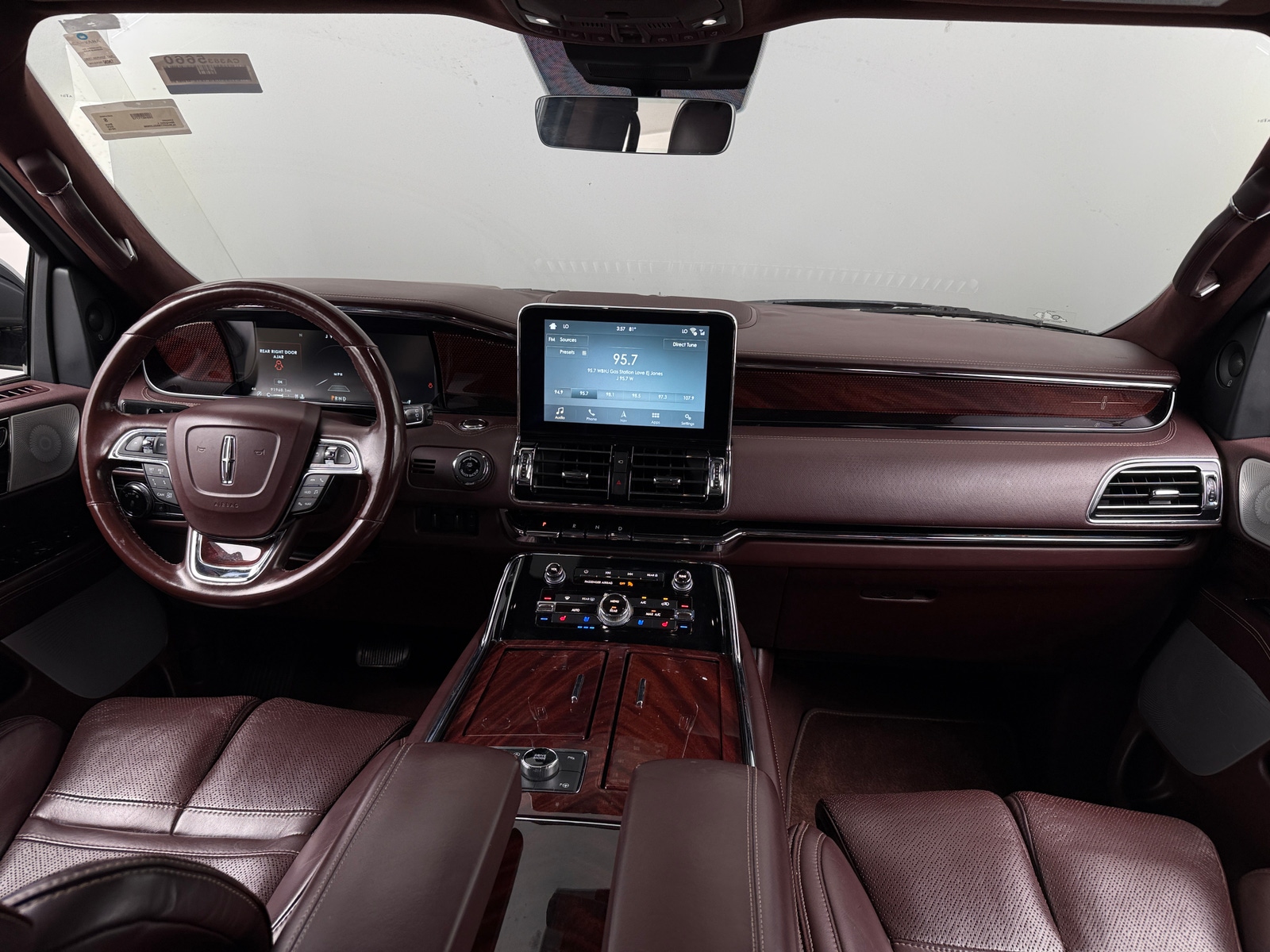 Thumbnail: 2019 Lincoln Navigator L - 2