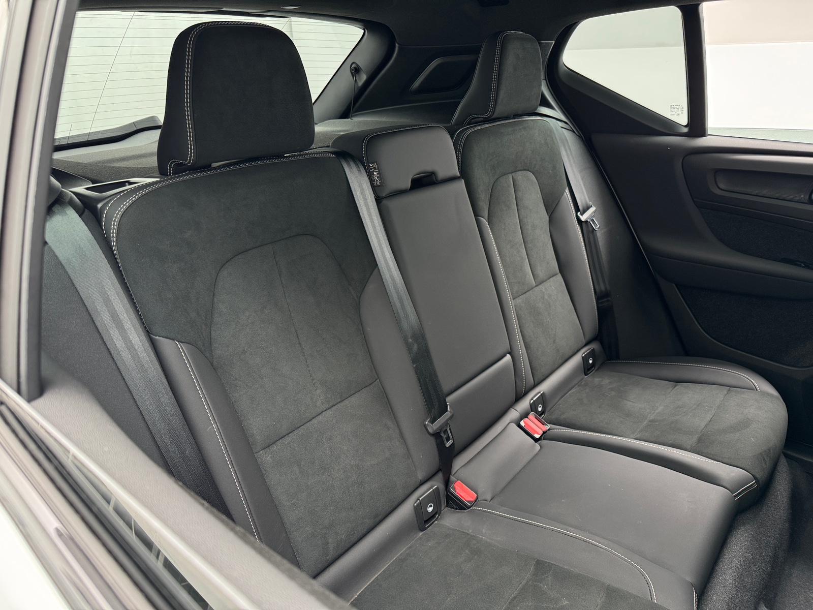 Thumbnail: 2024 Volvo XC40 - 6