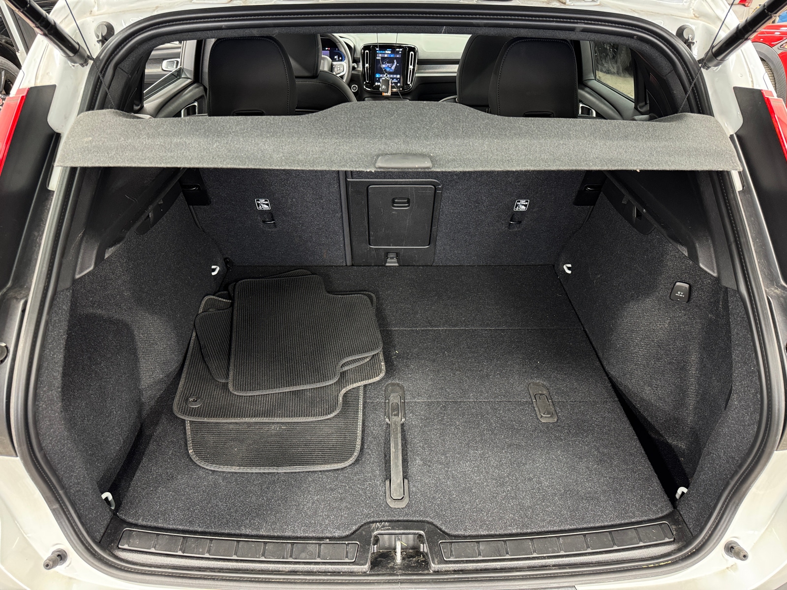 Thumbnail: 2024 Volvo XC40 - 7