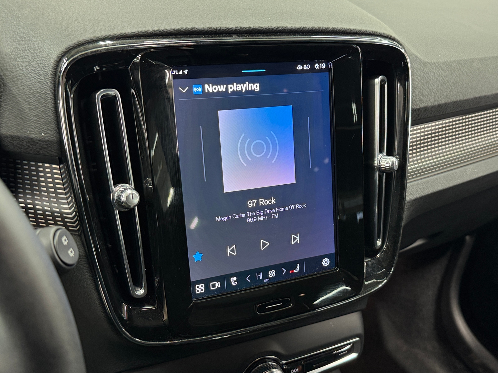 Thumbnail: 2024 Volvo XC40 - 4