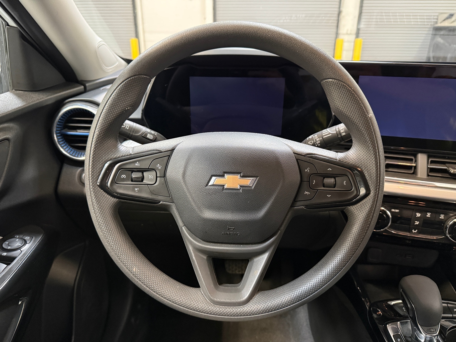 Thumbnail: 2025 Chevrolet Trax - 5
