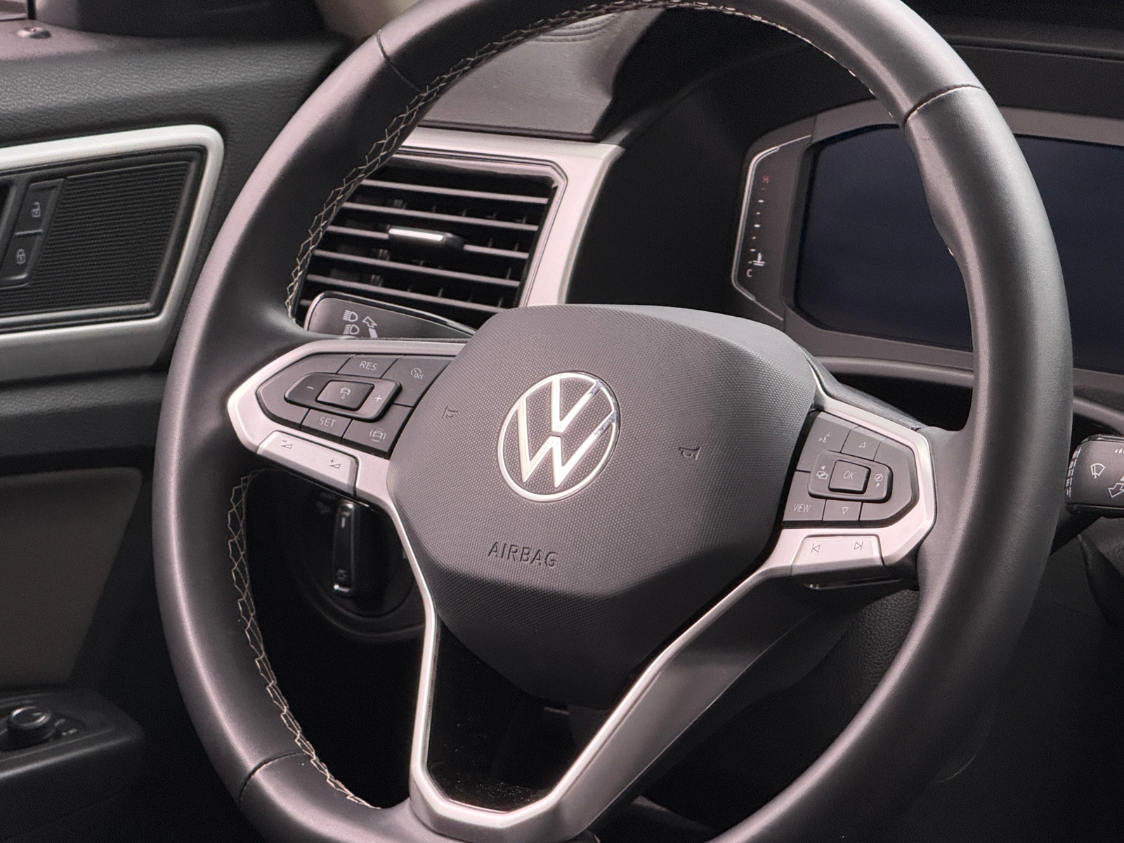 Thumbnail: 2023 Volkswagen Atlas - 4