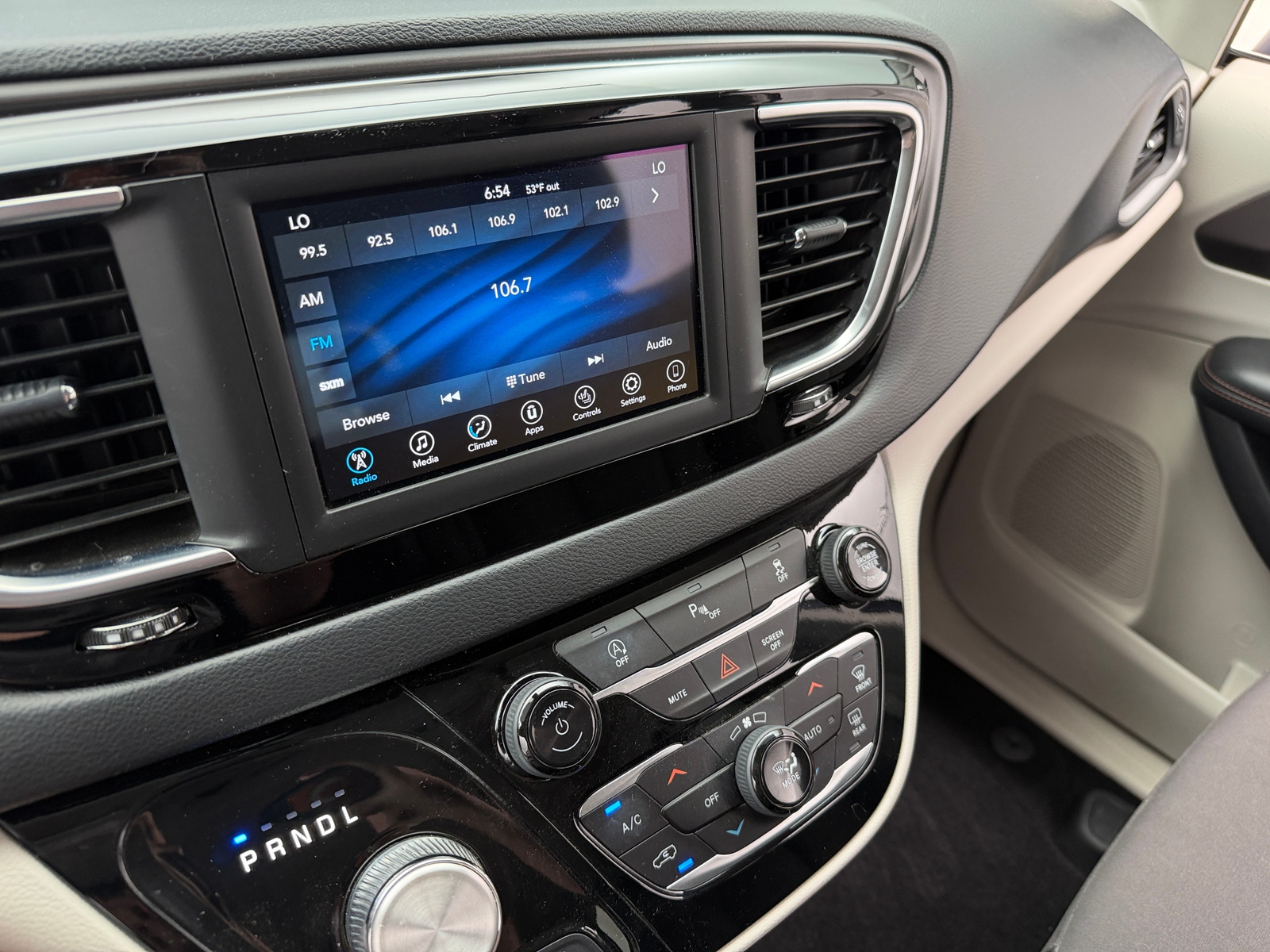 Thumbnail: 2020 Chrysler Pacifica - 4