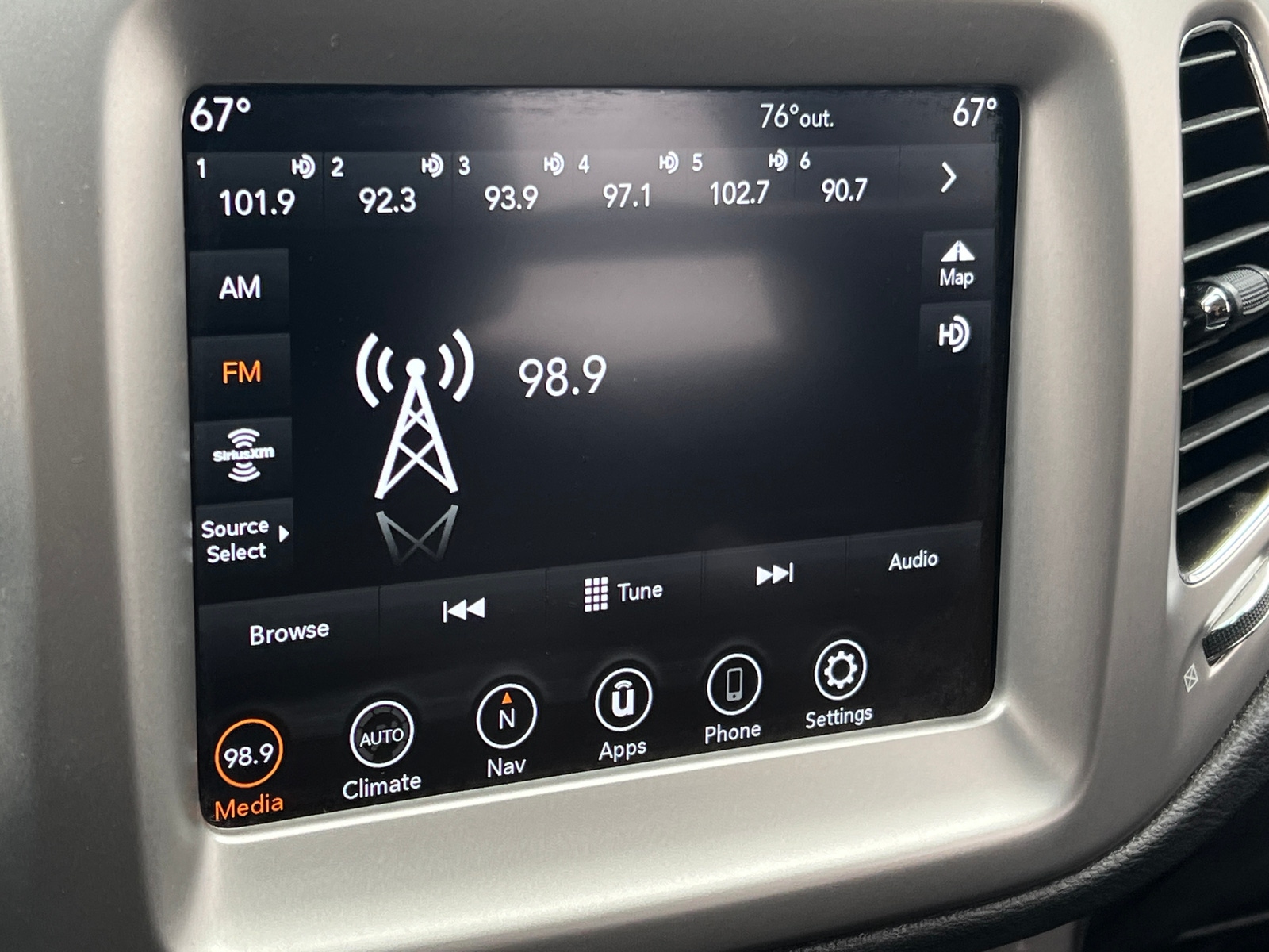 Thumbnail: 2019 Jeep Compass - 4