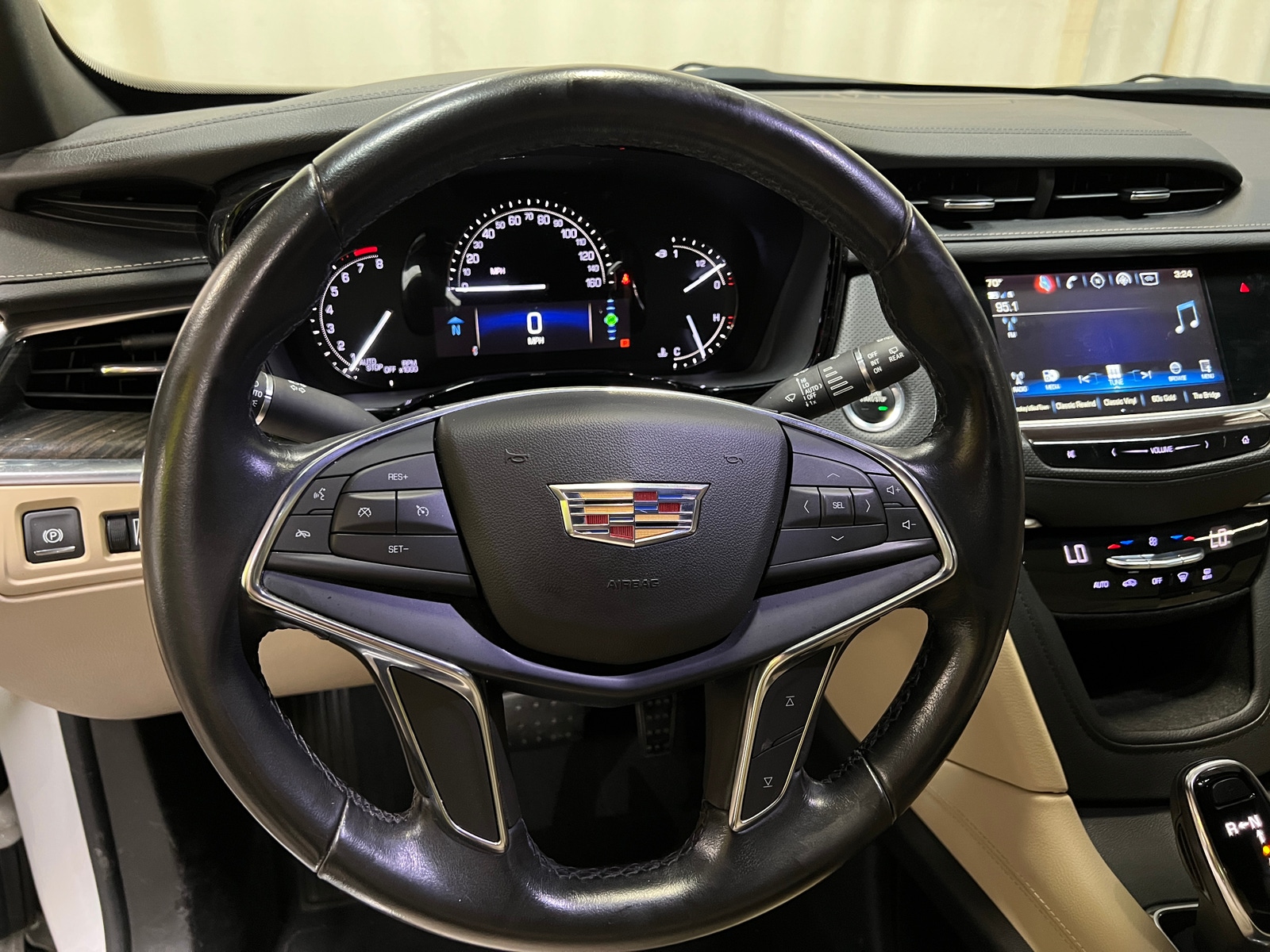 Thumbnail: 2019 Cadillac XT5 - 4