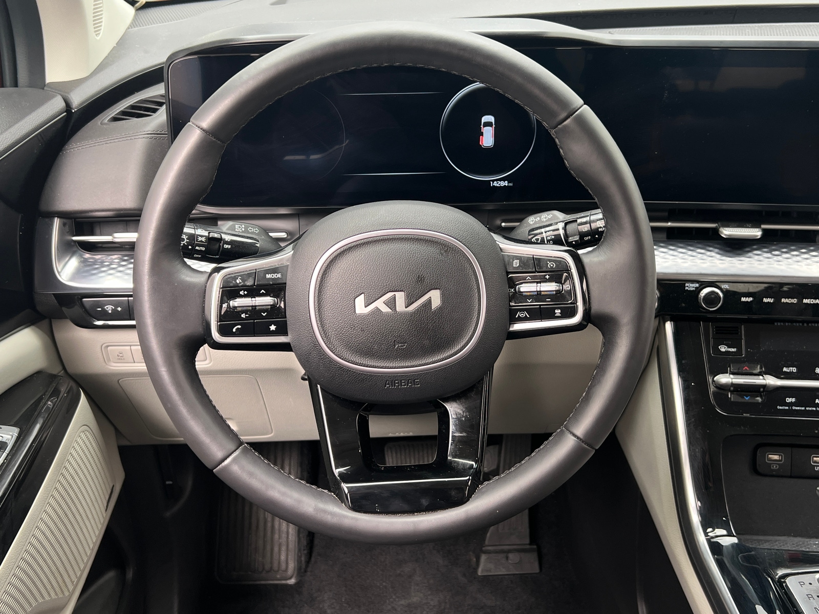 Thumbnail: 2023 Kia Carnival - 4
