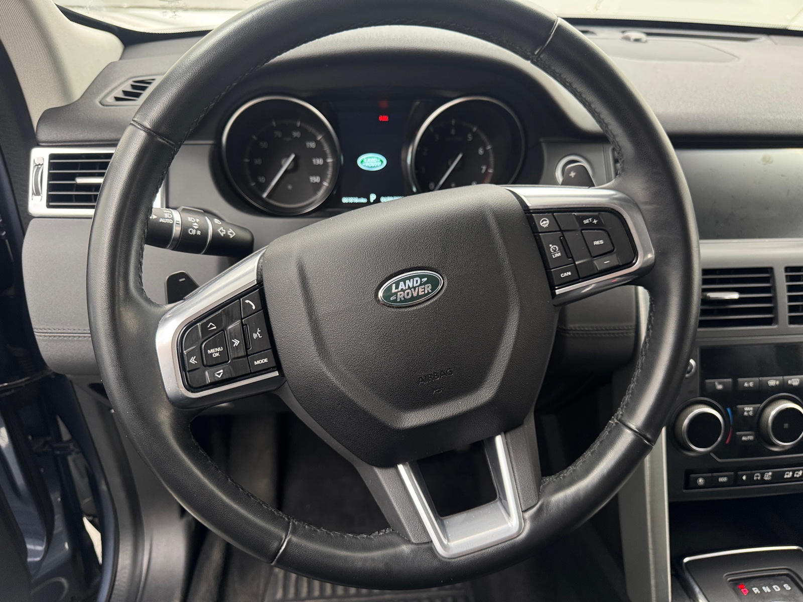 Thumbnail: 2019 Land Rover Discovery Sport - 4