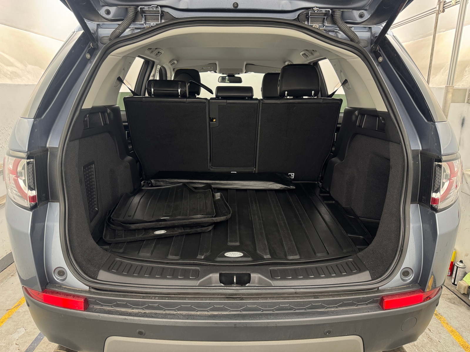 Thumbnail: 2019 Land Rover Discovery Sport - 6