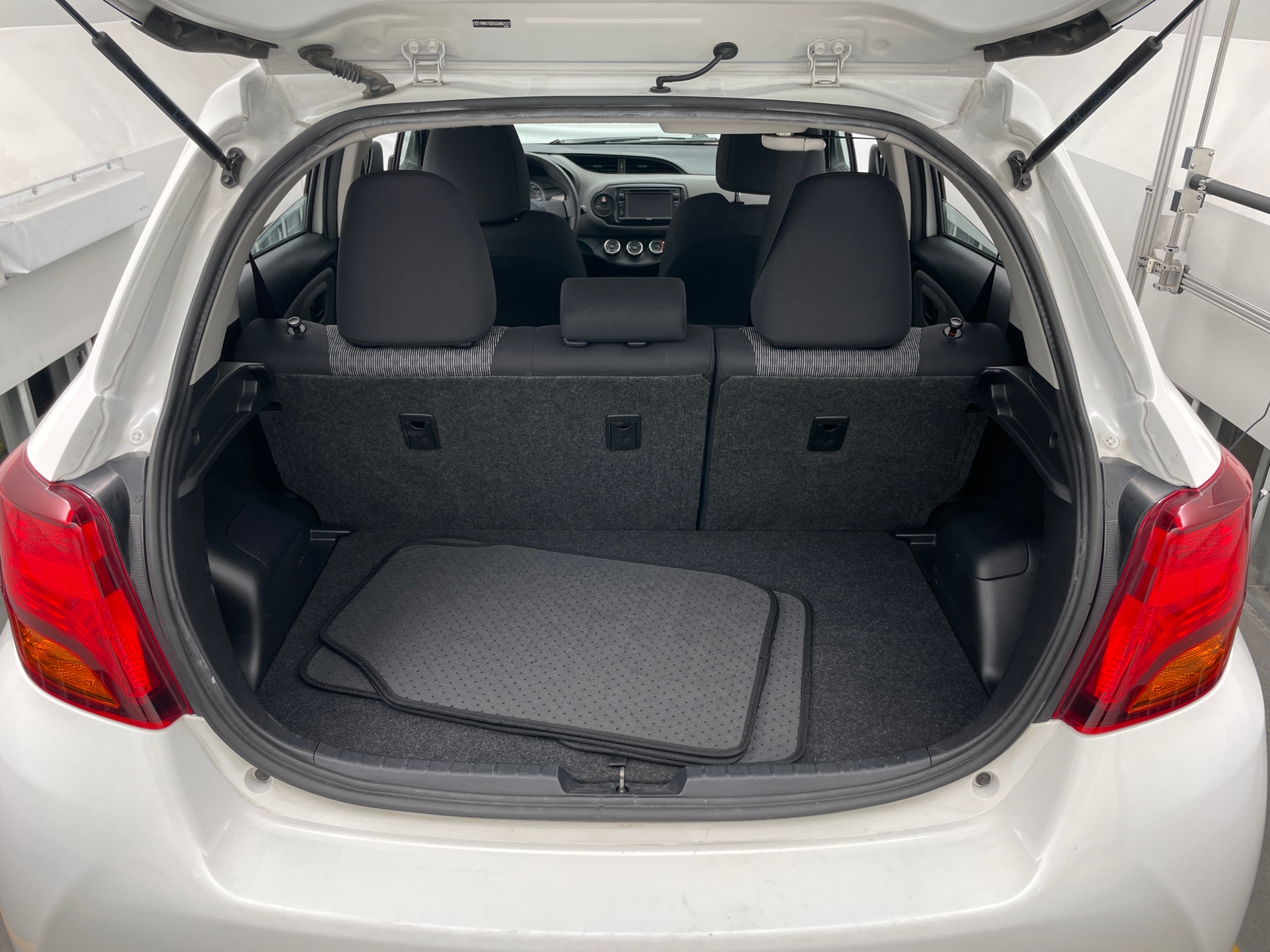 Thumbnail: 2016 Toyota Yaris - 7