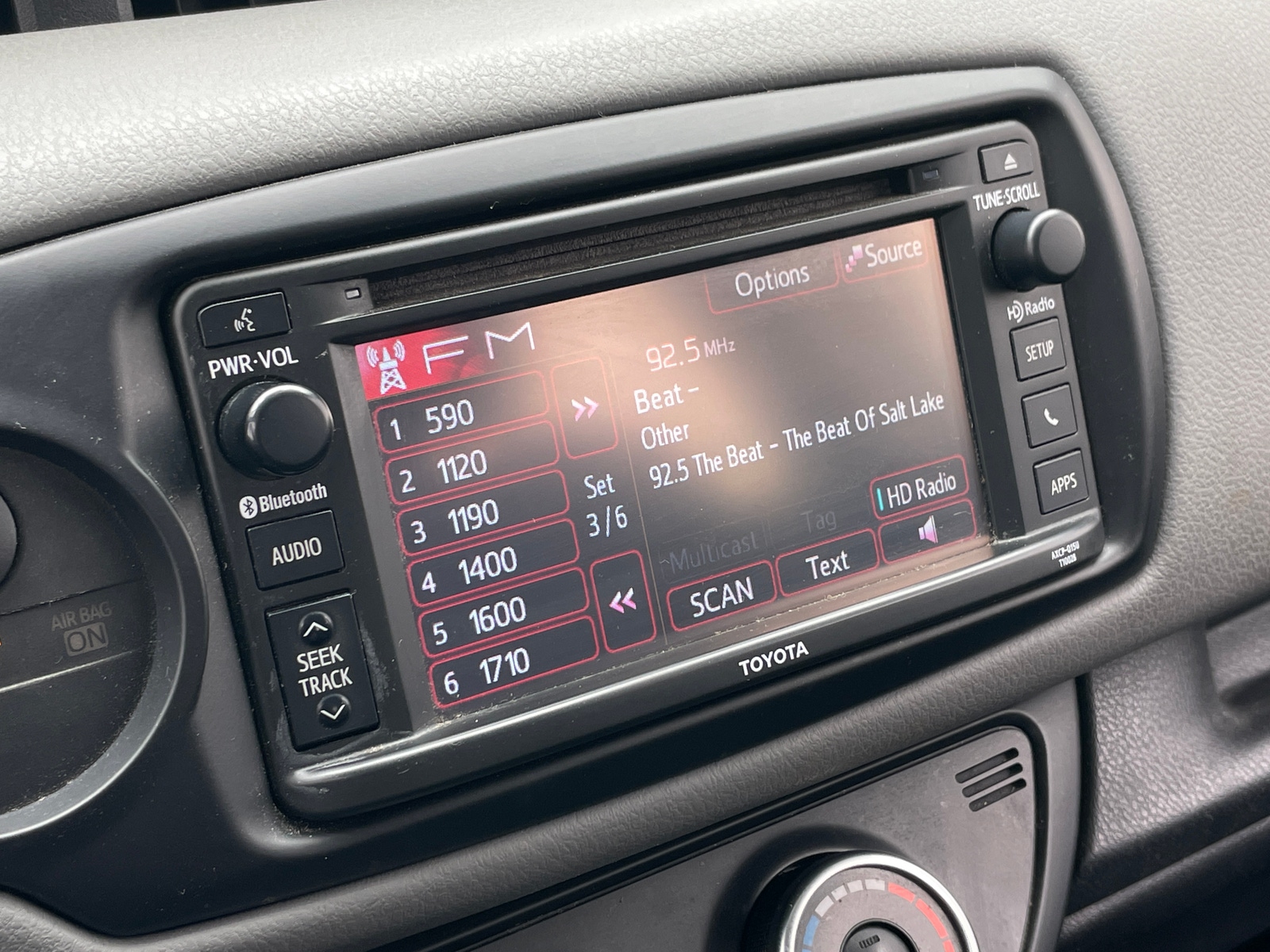 Thumbnail: 2016 Toyota Yaris - 4