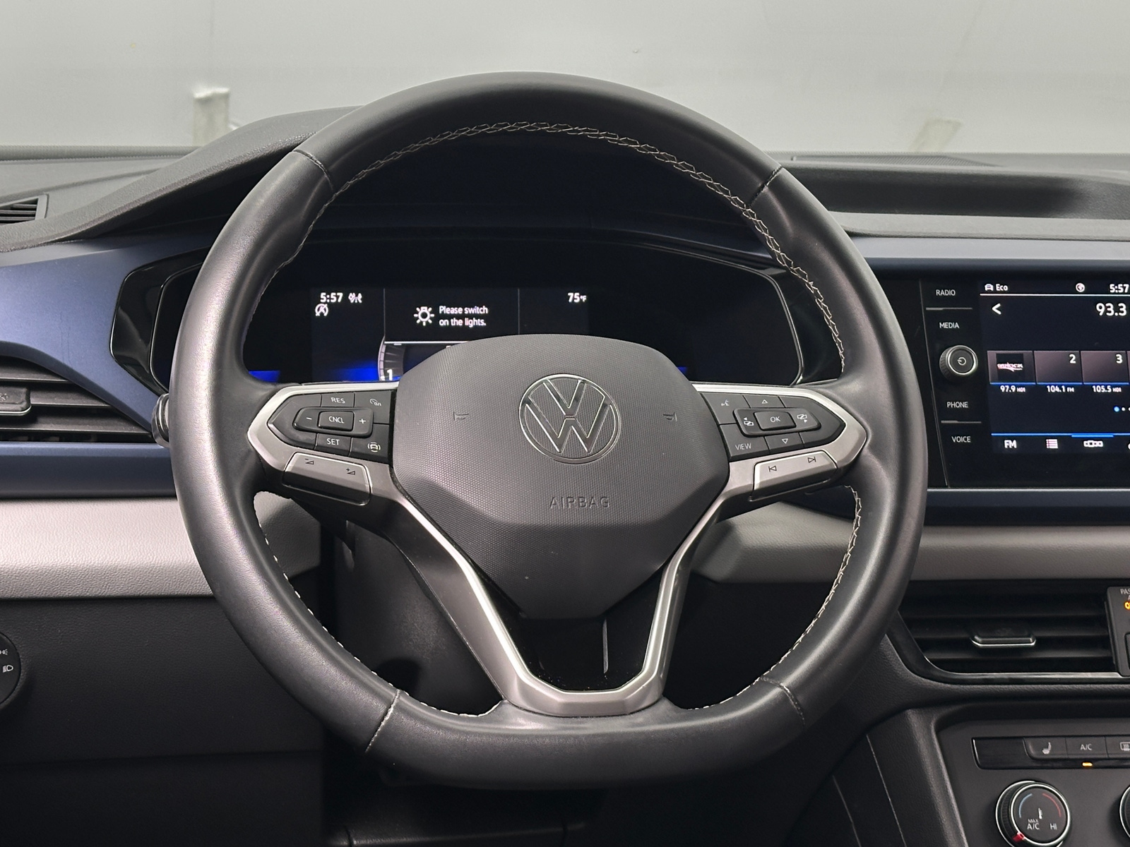 Thumbnail: 2022 Volkswagen Taos - 5