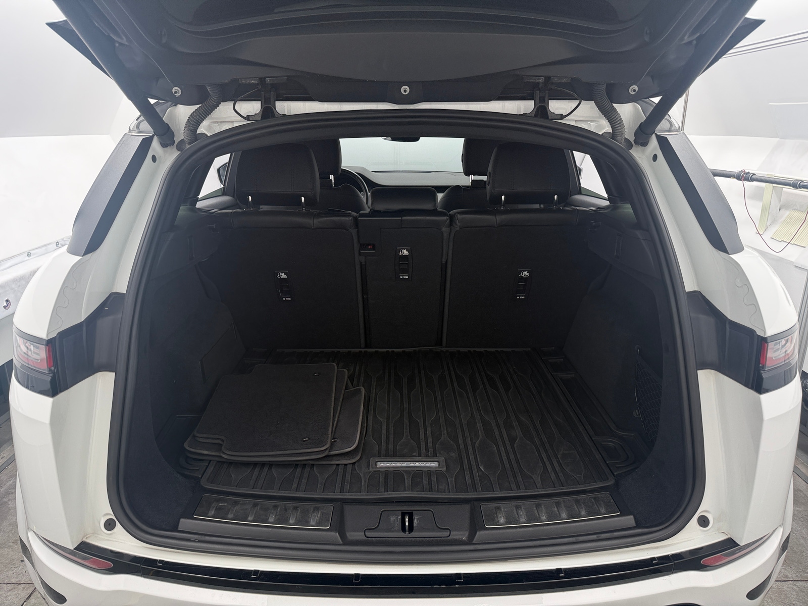 Thumbnail: 2020 Land Rover Range Rover Evoque - 6