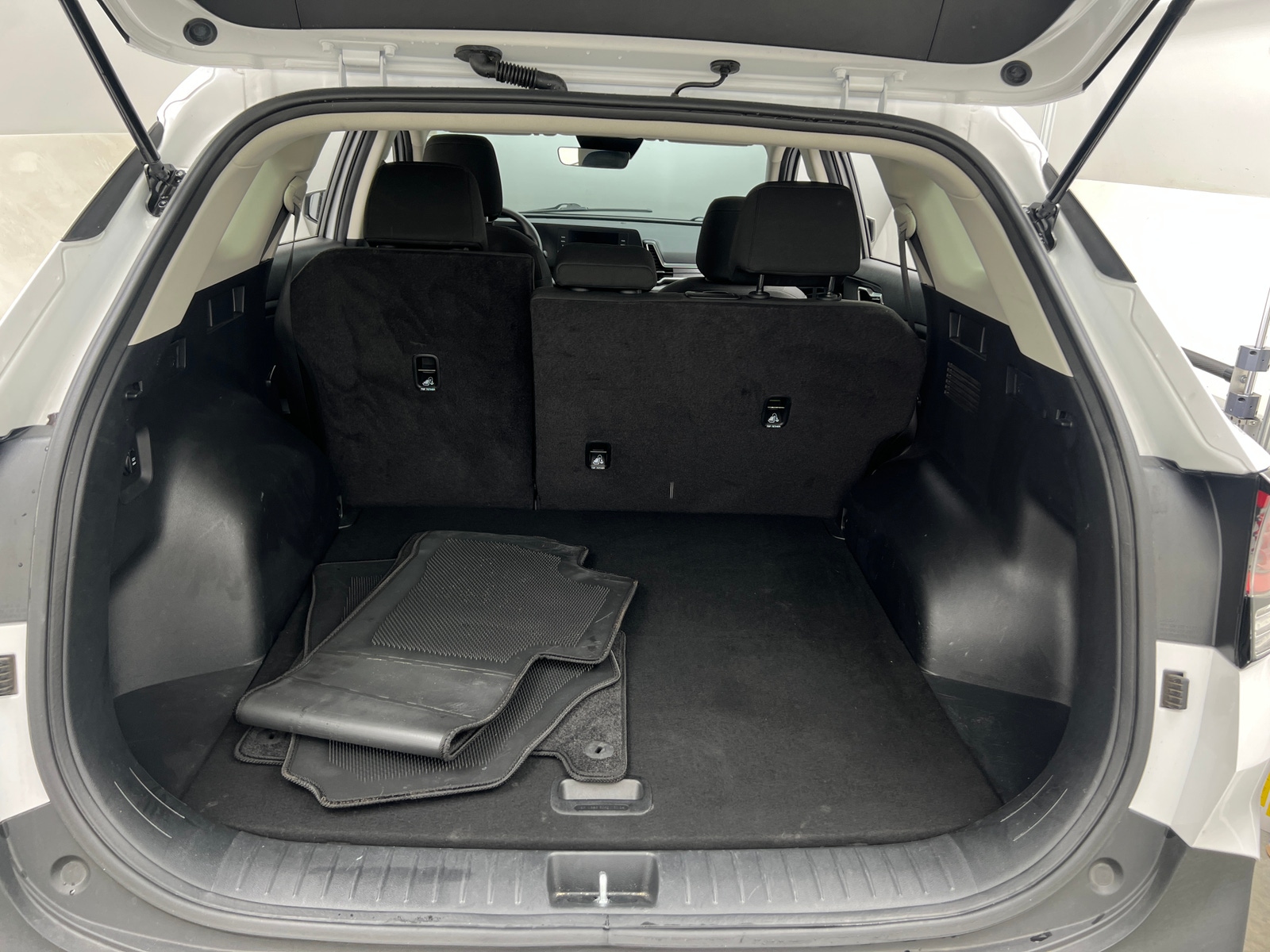 Thumbnail: 2025 Kia Sportage - 7