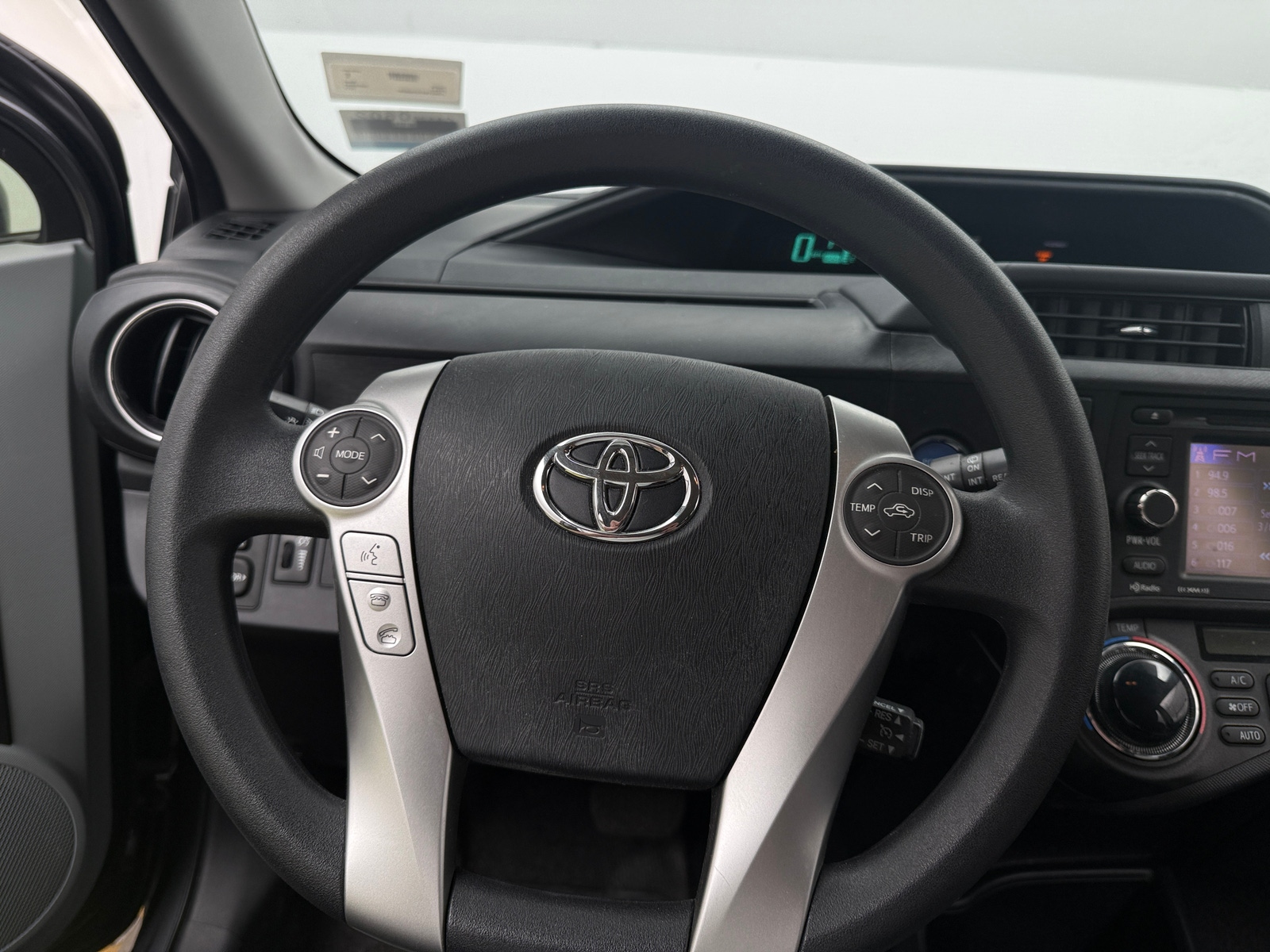 Thumbnail: 2013 Toyota Prius c - 5