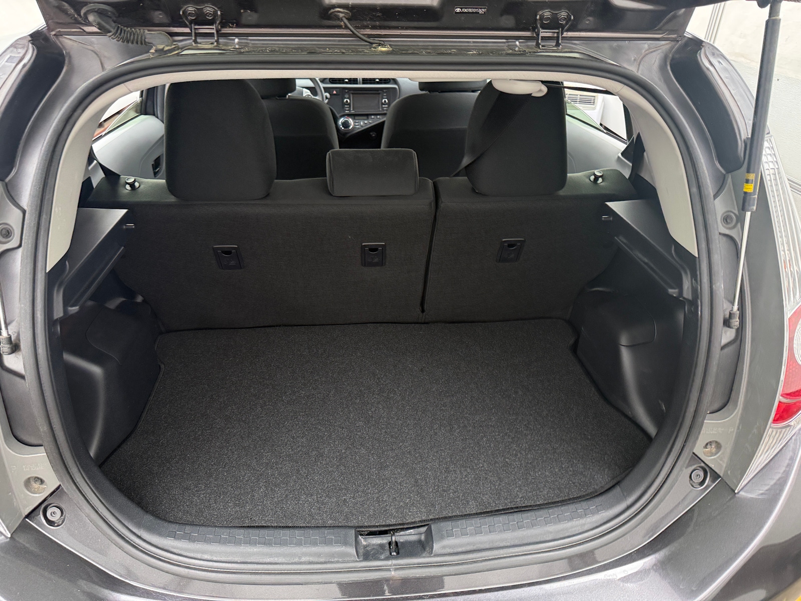 Thumbnail: 2013 Toyota Prius c - 7