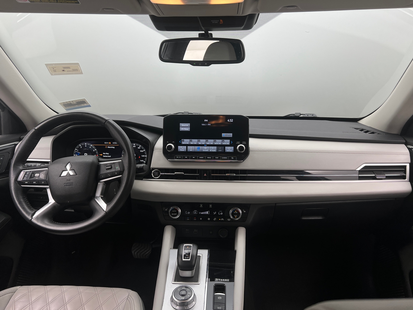 Thumbnail: 2023 Mitsubishi Outlander - 2