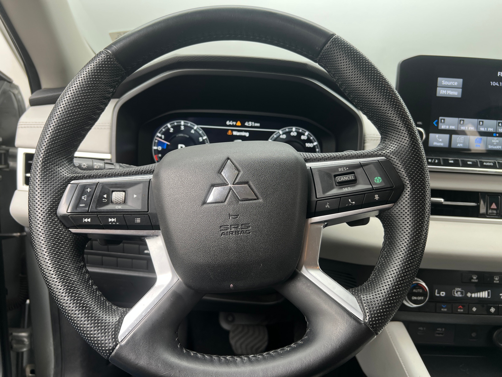 Thumbnail: 2023 Mitsubishi Outlander - 4