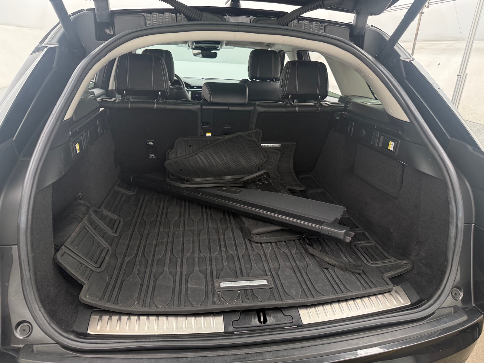 Thumbnail: 2022 Land Rover Range Rover Velar - 6