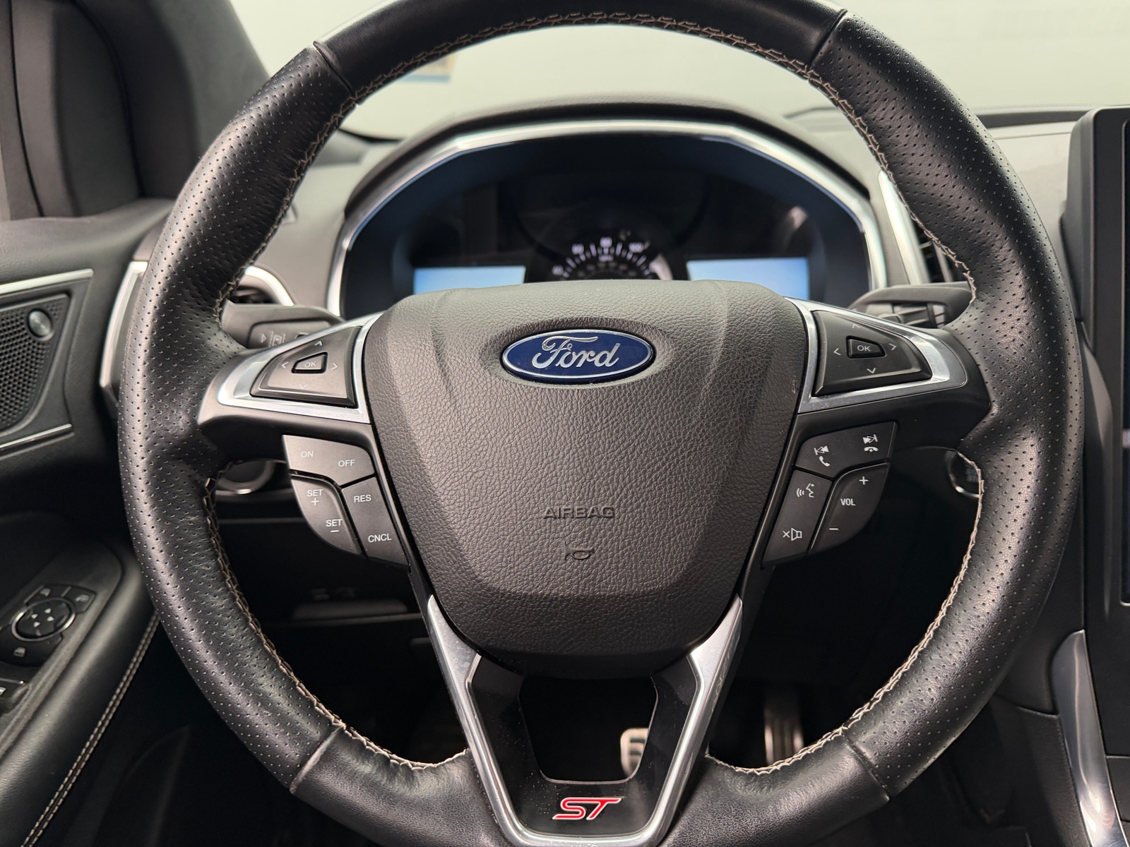 Thumbnail: 2021 Ford Edge - 4