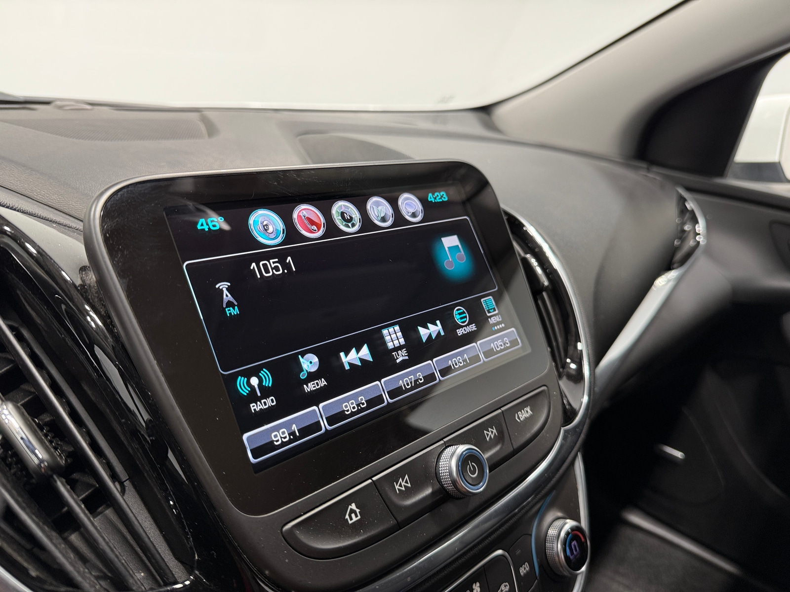 Thumbnail: 2017 Chevrolet Volt - 3