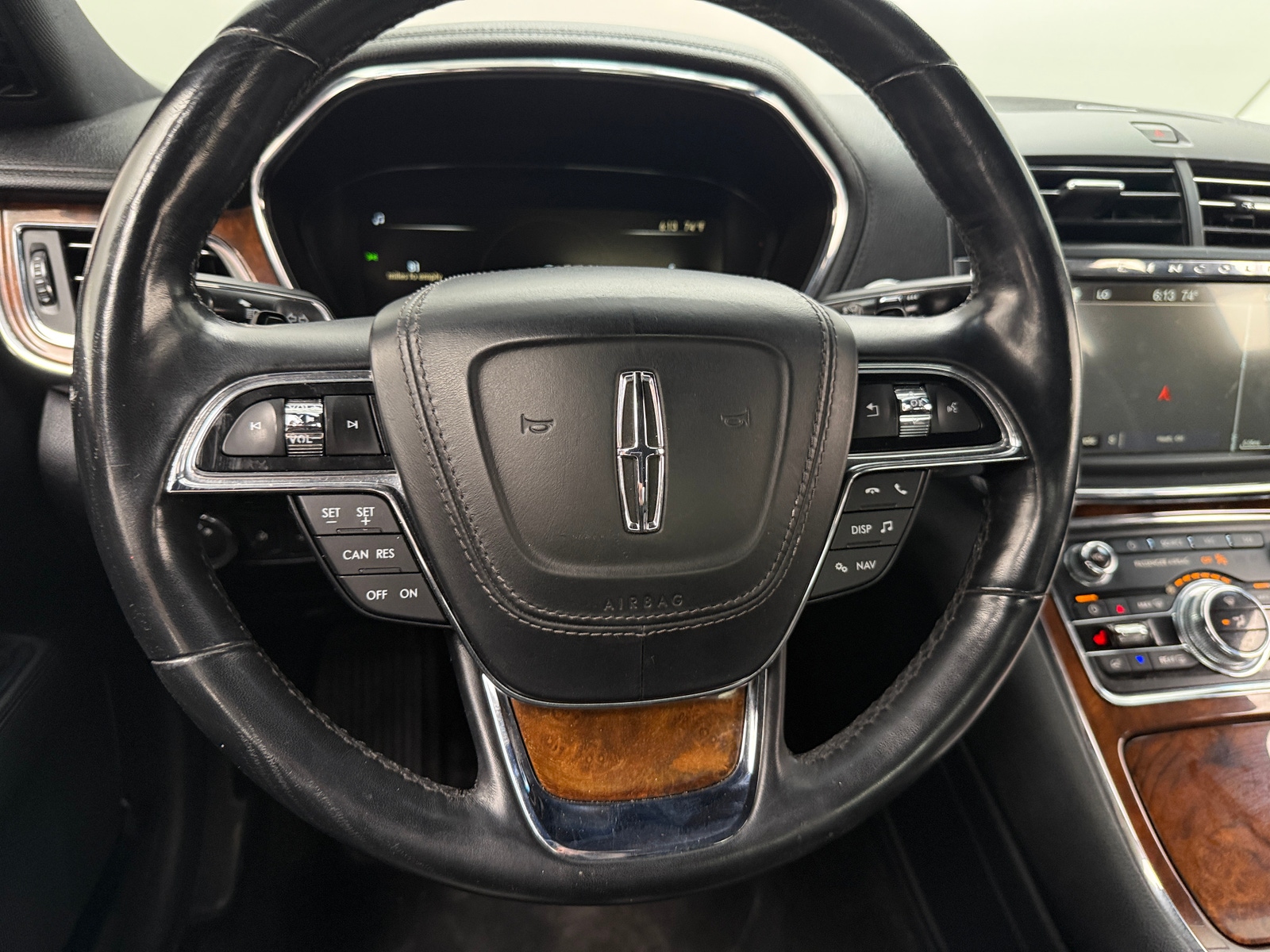 Thumbnail: 2017 Lincoln Continental - 4