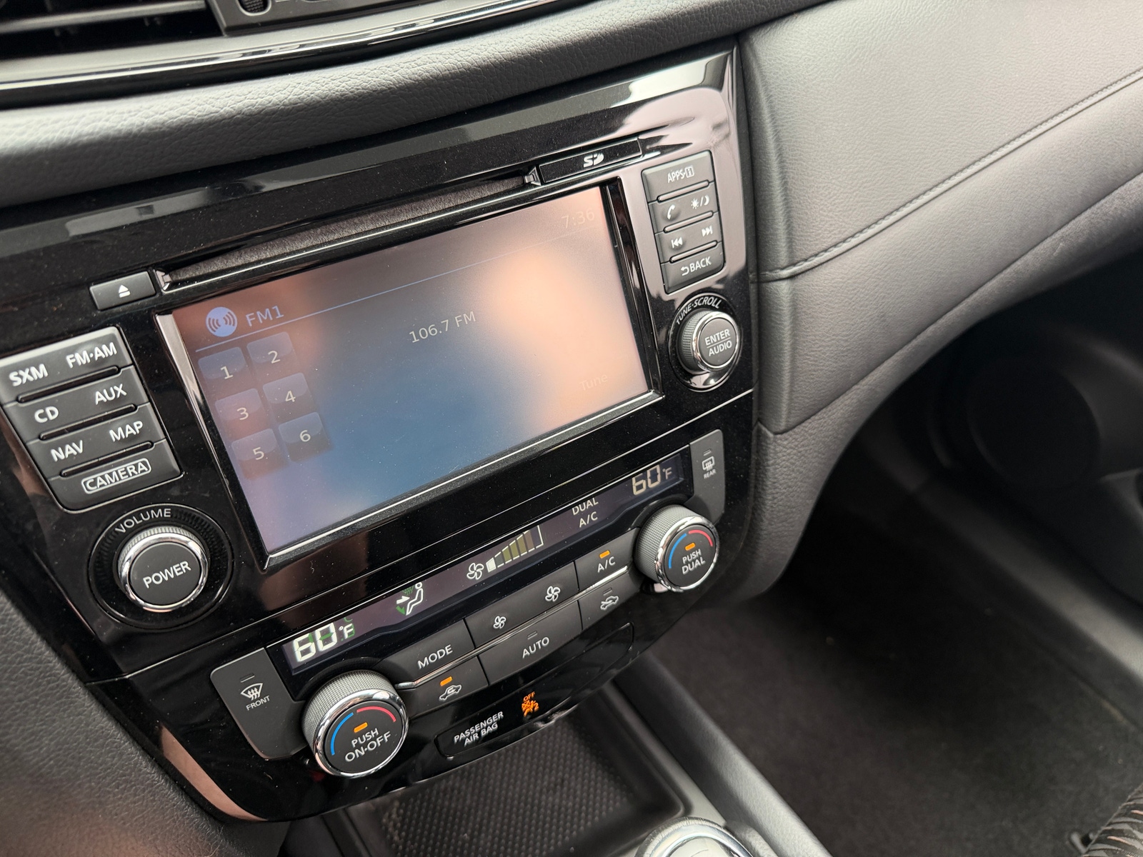 Thumbnail: 2017 Nissan Rogue - 4