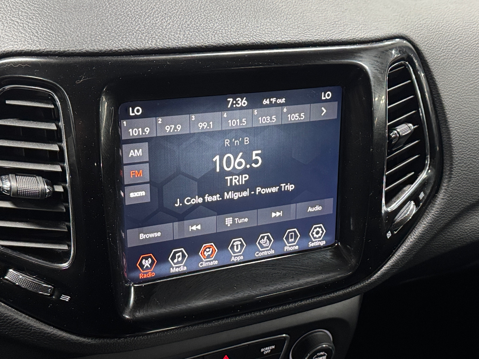 Thumbnail: 2018 Jeep Compass - 3