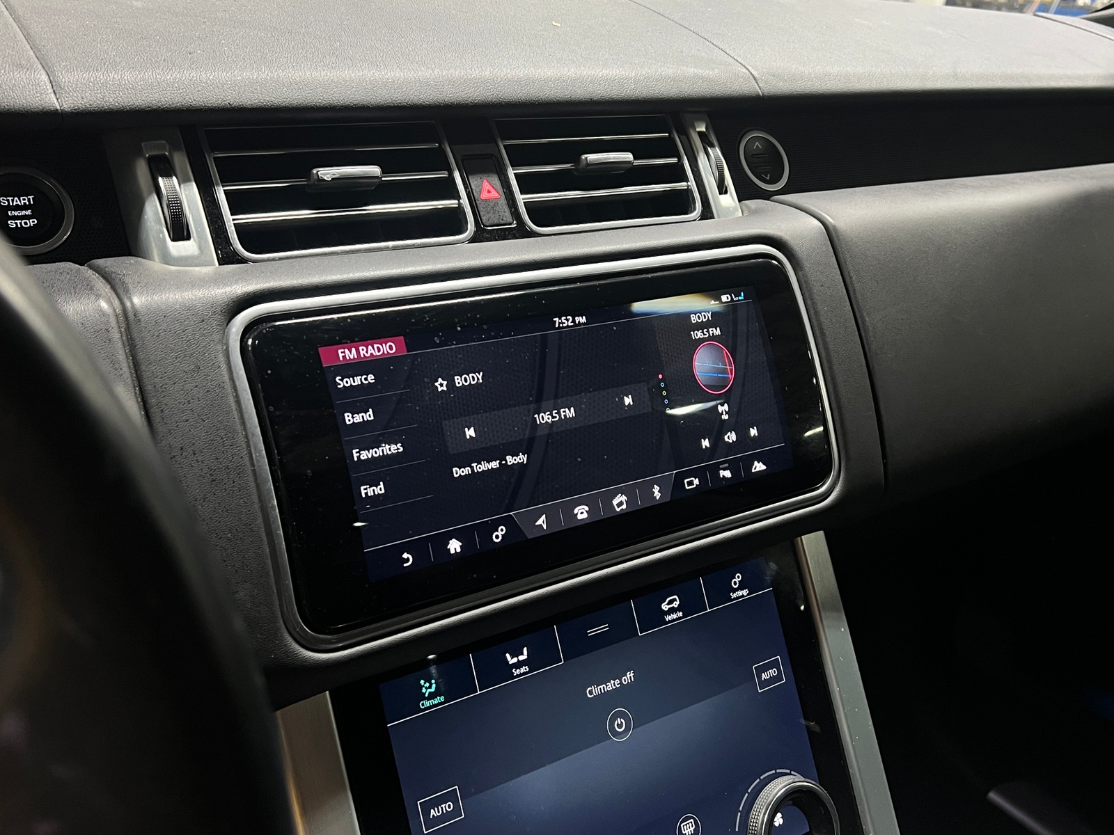 Thumbnail: 2020 Land Rover Range Rover - 3
