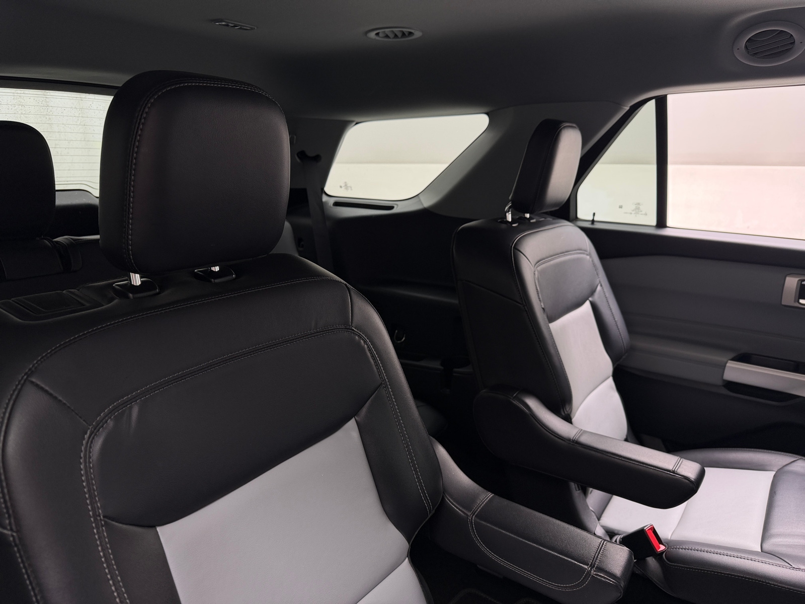 Thumbnail: 2022 Ford Explorer - 6