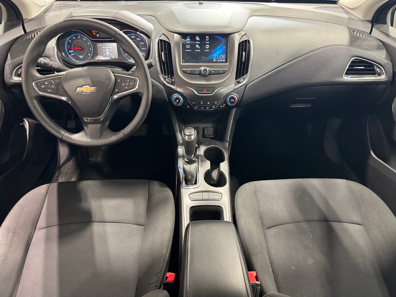 Thumbnail: 2017 Chevrolet Cruze - 3