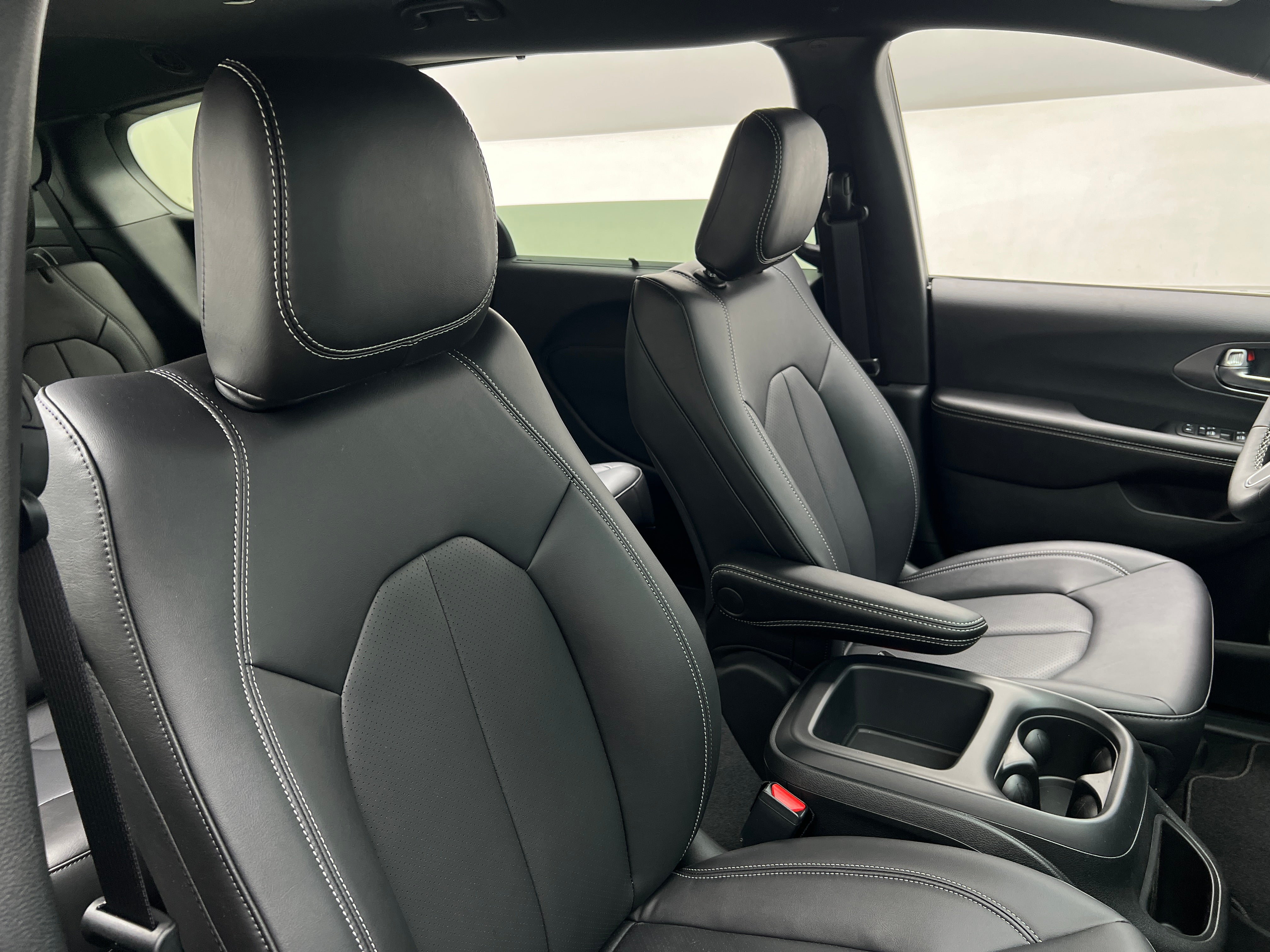2026 Chrysler Voyager LX's photo
