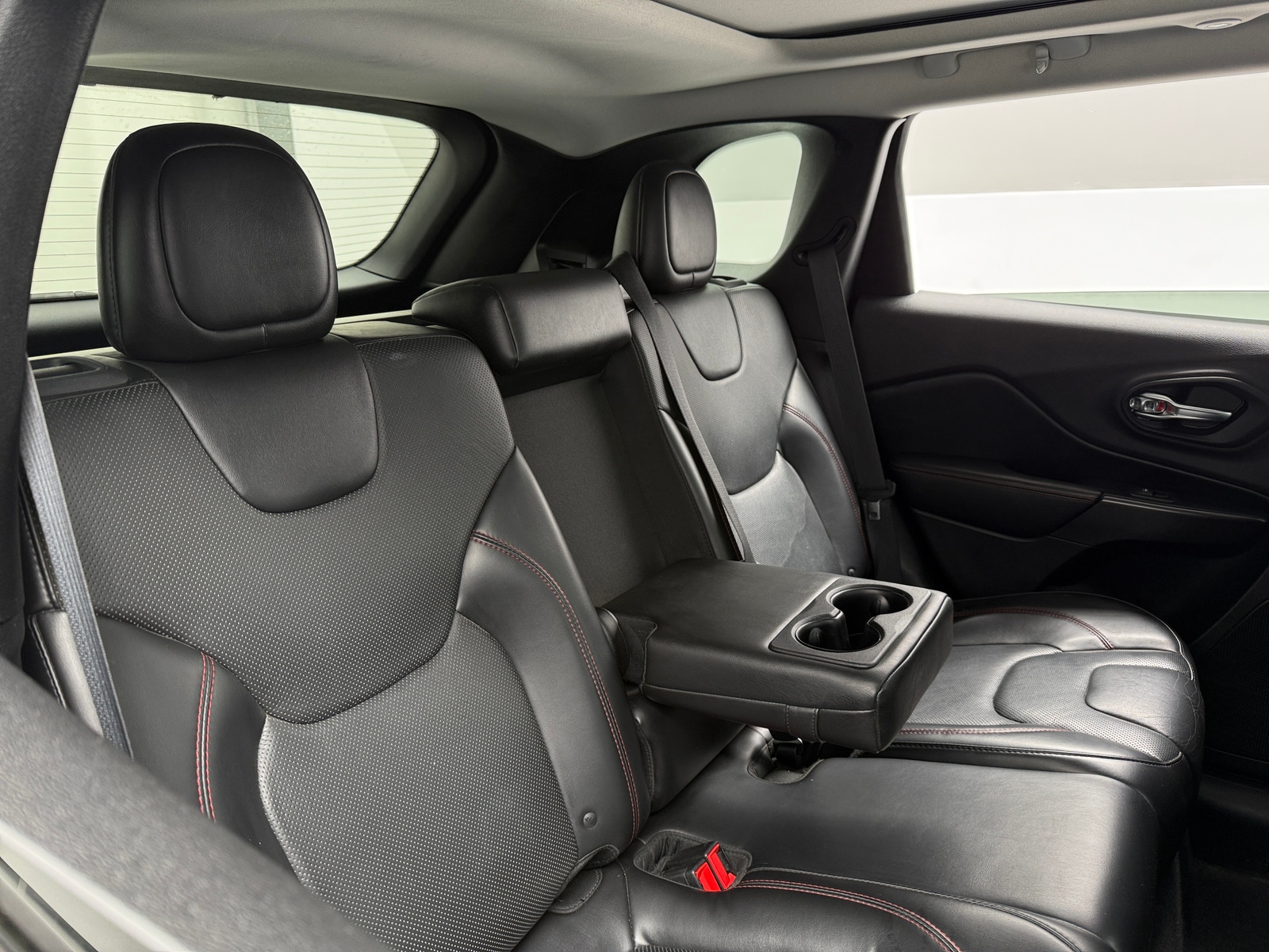 Thumbnail: 2019 Jeep Cherokee - 5