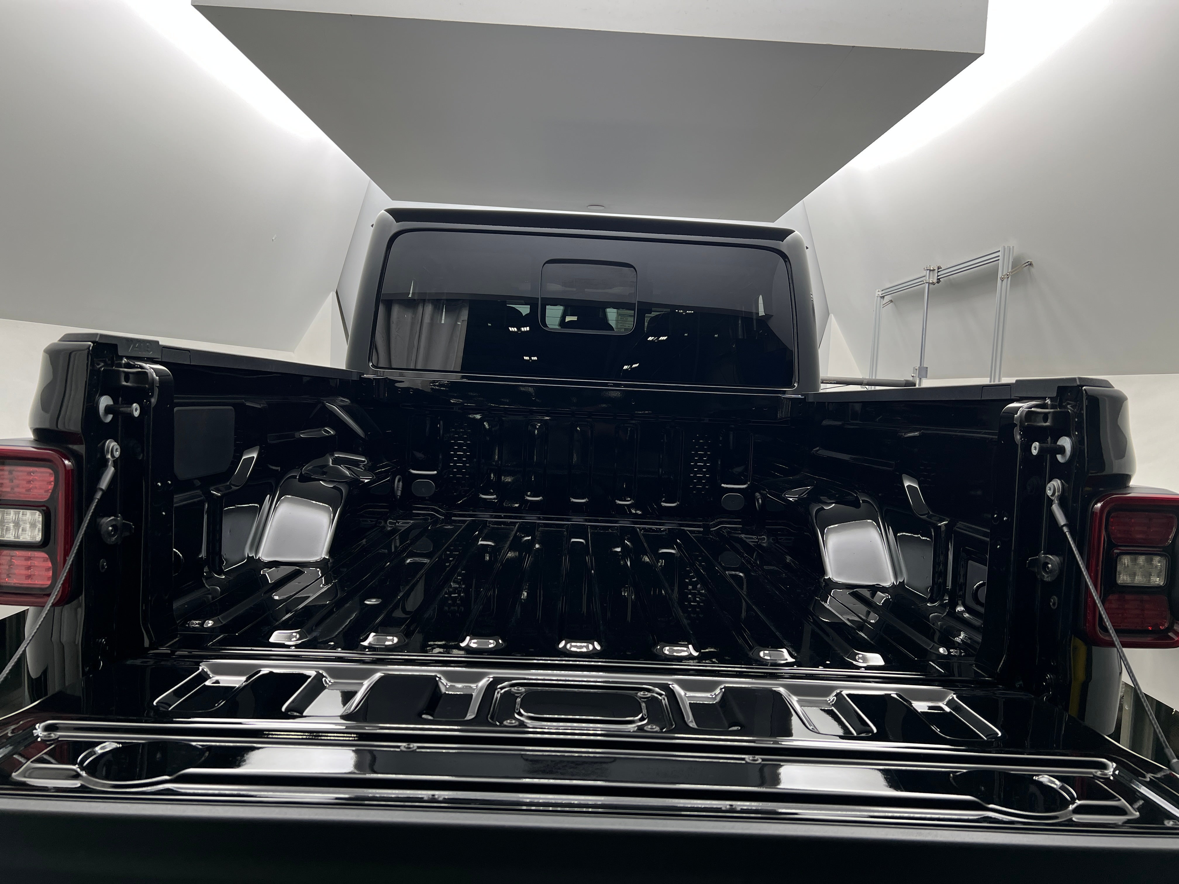 2026 Jeep Gladiator Rubicon X Auto's photo