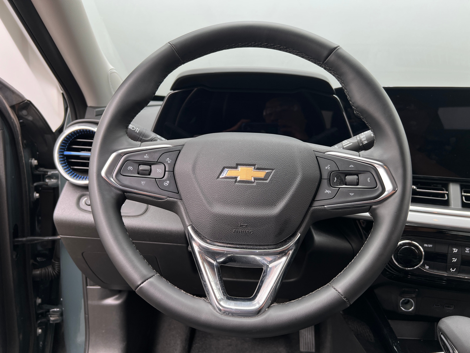 Thumbnail: 2025 Chevrolet Trax - 5