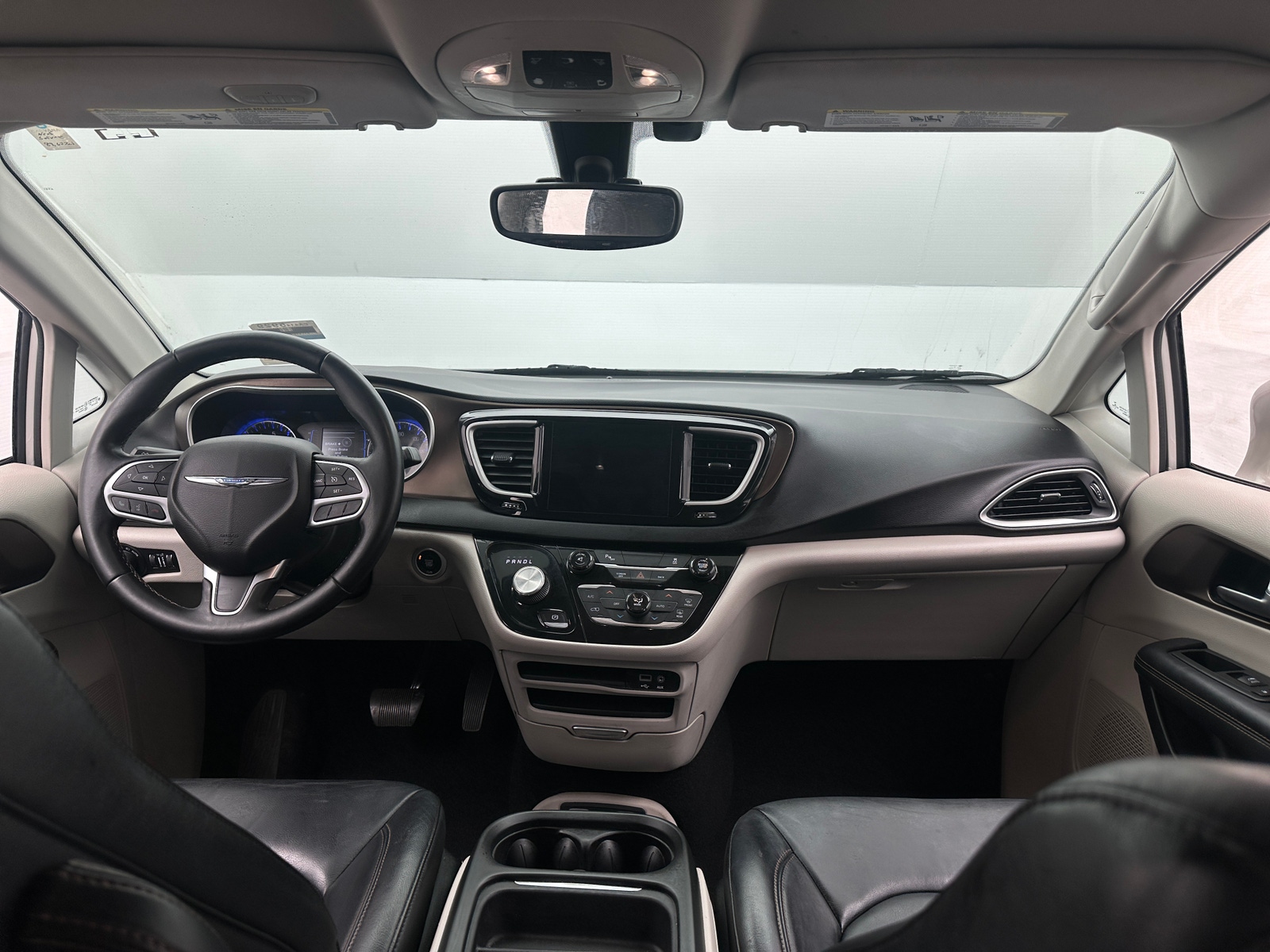 Thumbnail: 2017 Chrysler Pacifica - 3