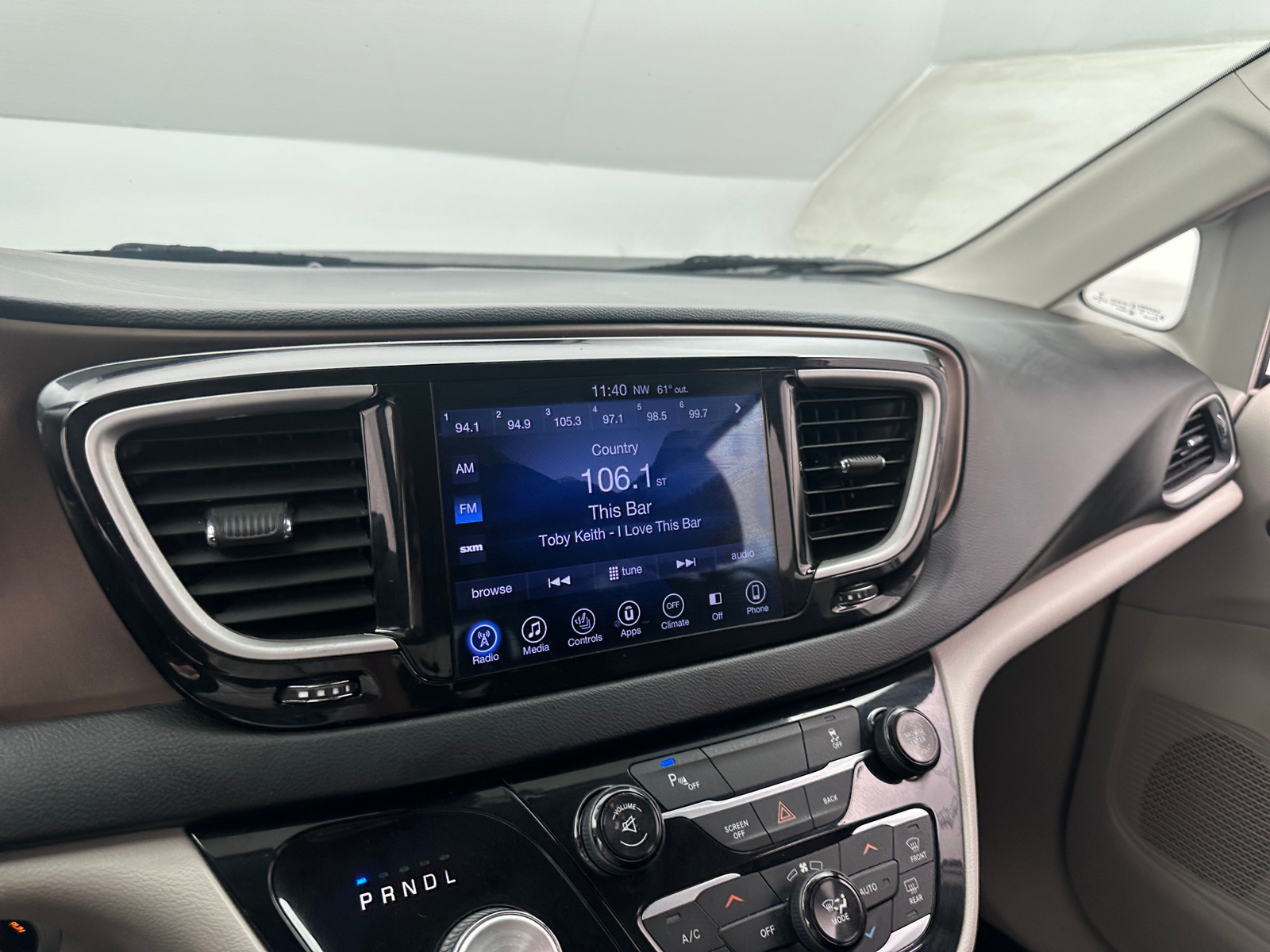 Thumbnail: 2017 Chrysler Pacifica - 4