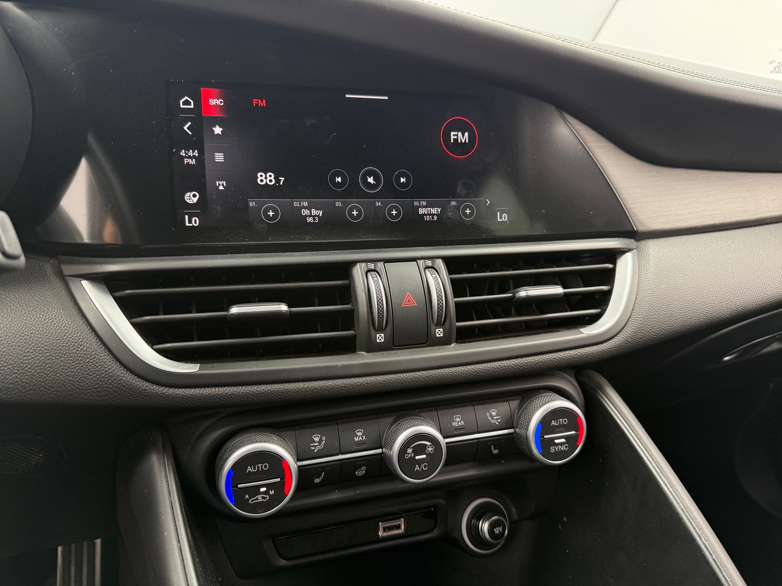 Thumbnail: 2023 Alfa Romeo Giulia - 3