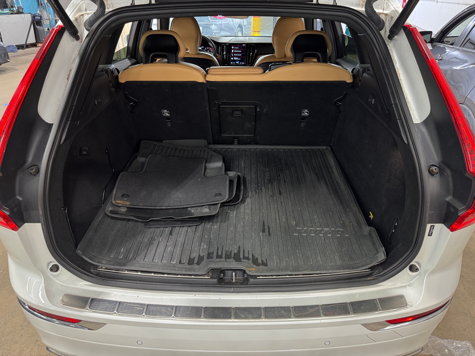 Thumbnail: 2019 Volvo XC60 - 6