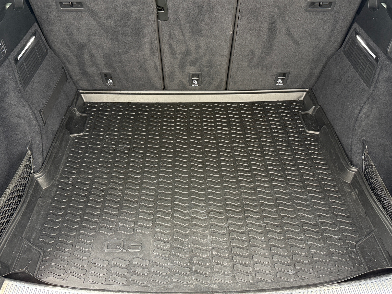 Thumbnail: 2020 Audi SQ5 - 6