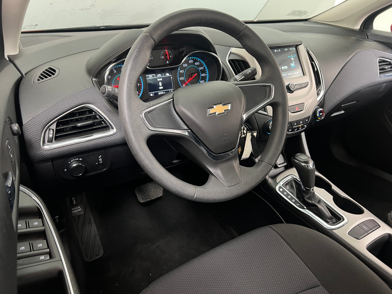 Thumbnail: 2017 Chevrolet Cruze - 3