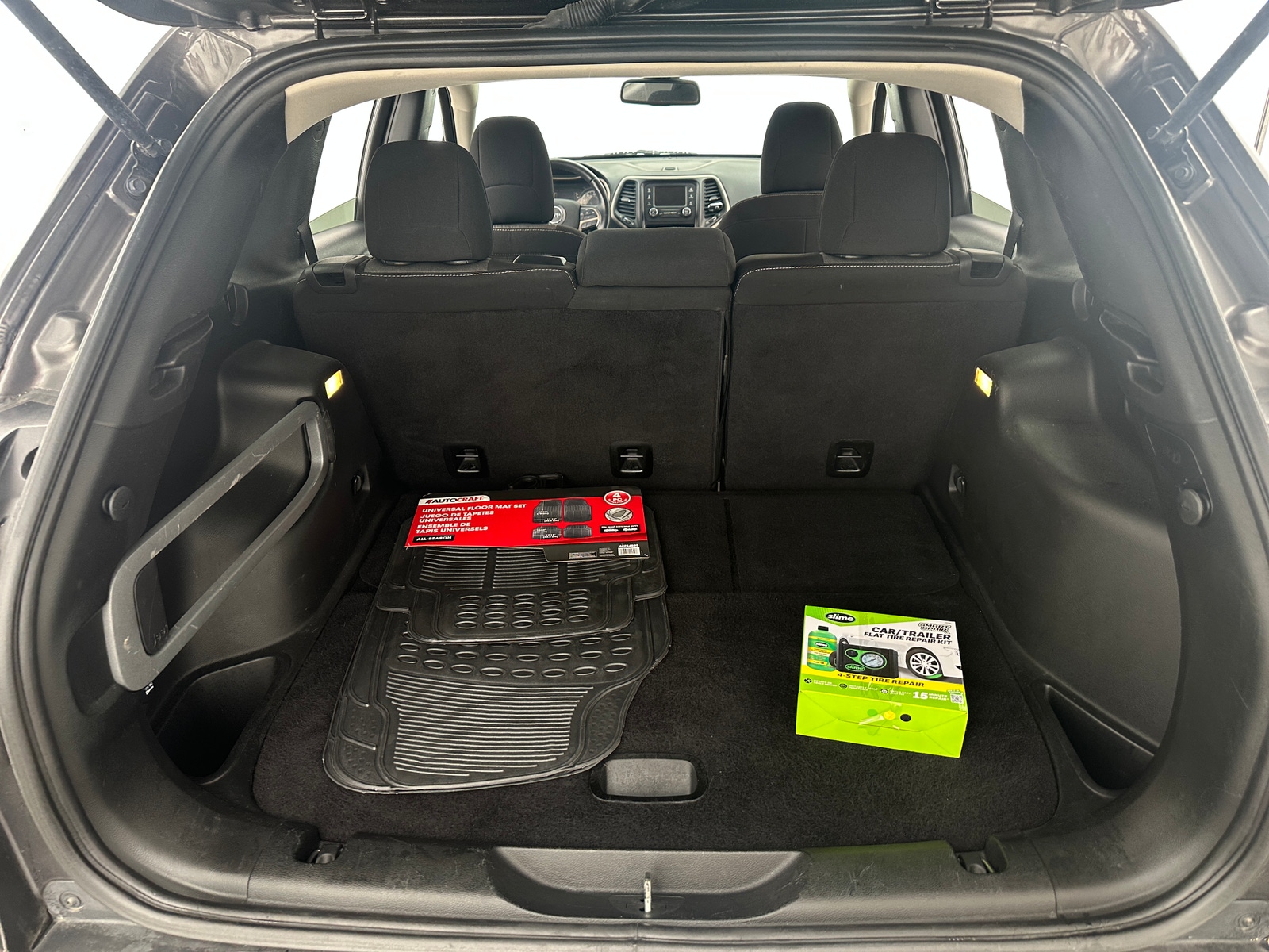 Thumbnail: 2018 Jeep Cherokee - 6