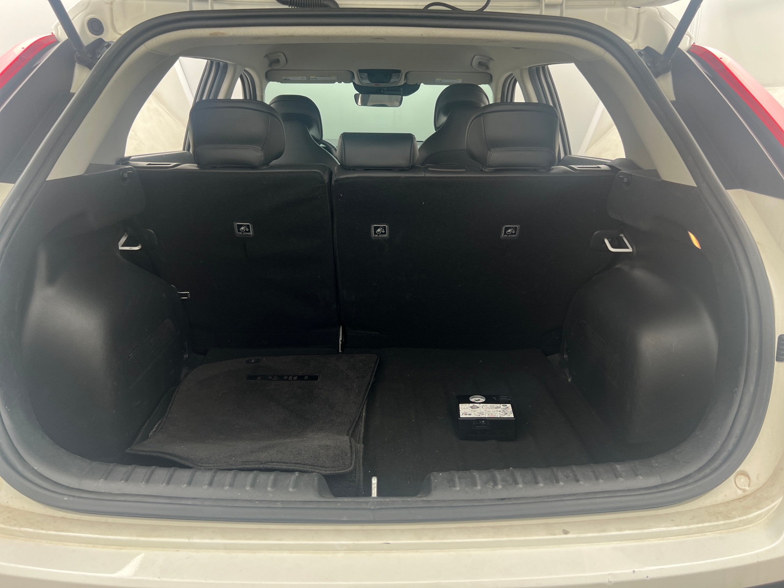 Thumbnail: 2023 Kia Niro - 7