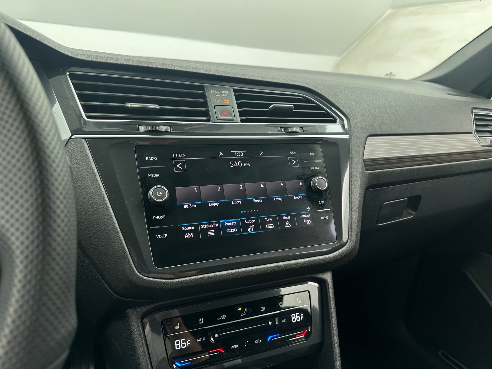 Thumbnail: 2023 Volkswagen Tiguan - 3