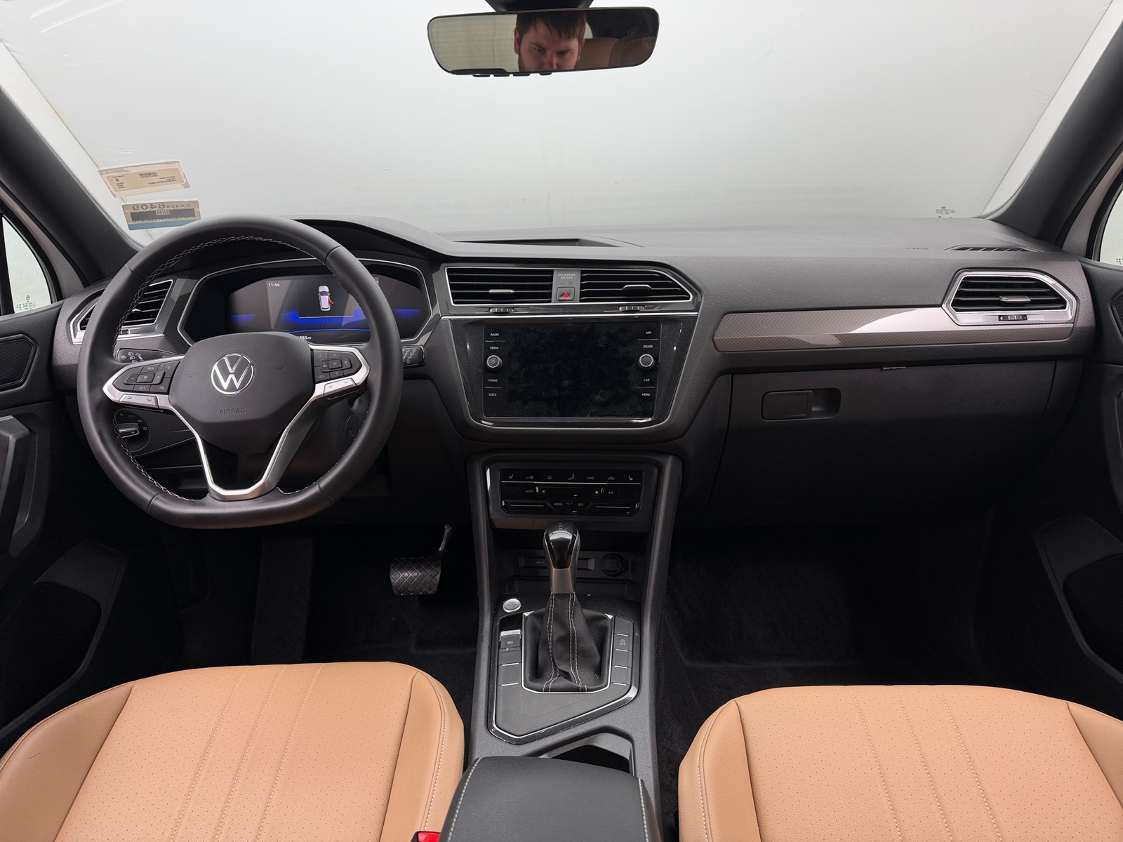 Thumbnail: 2023 Volkswagen Tiguan - 2