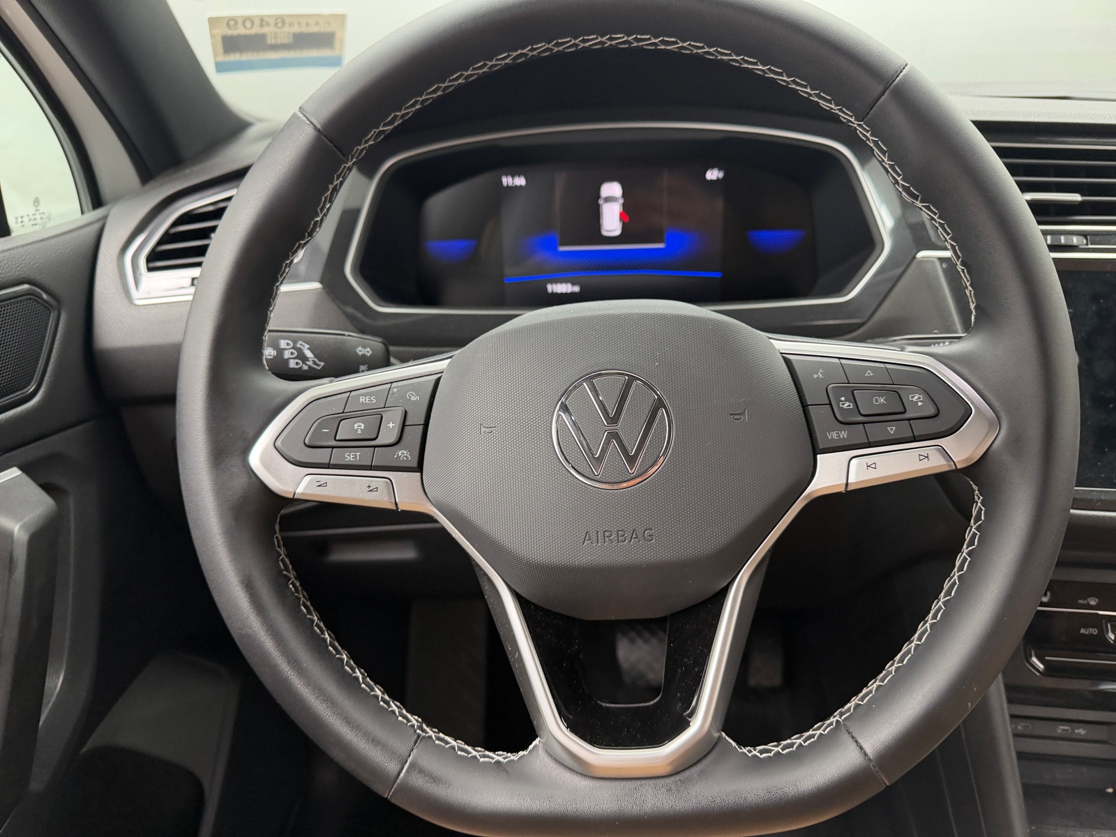 Thumbnail: 2023 Volkswagen Tiguan - 4