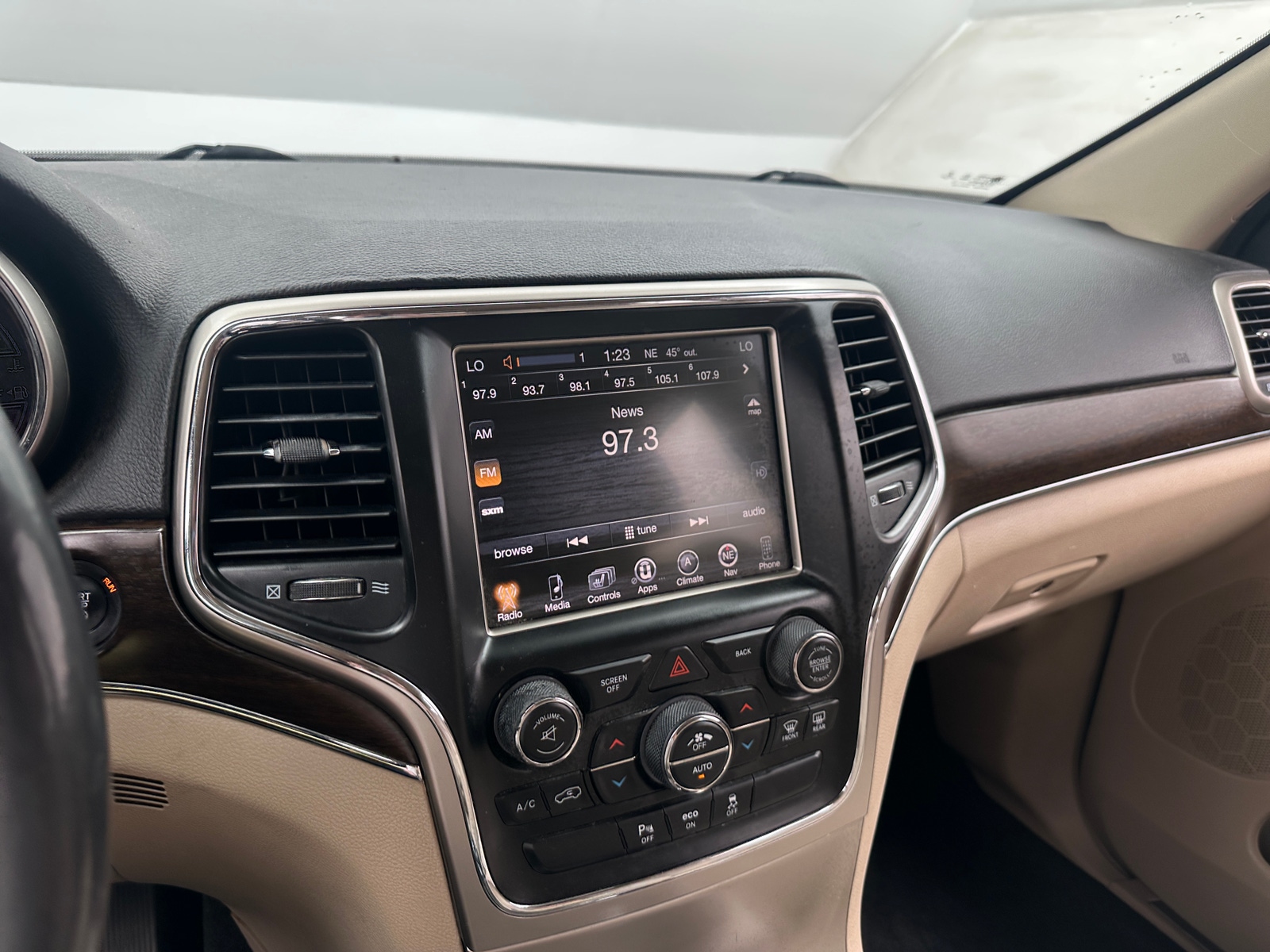 Thumbnail: 2015 Jeep Grand Cherokee - 3