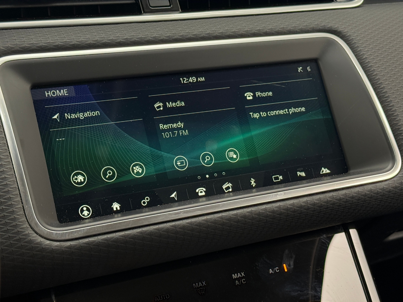 Thumbnail: 2020 Land Rover Range Rover Evoque - 3