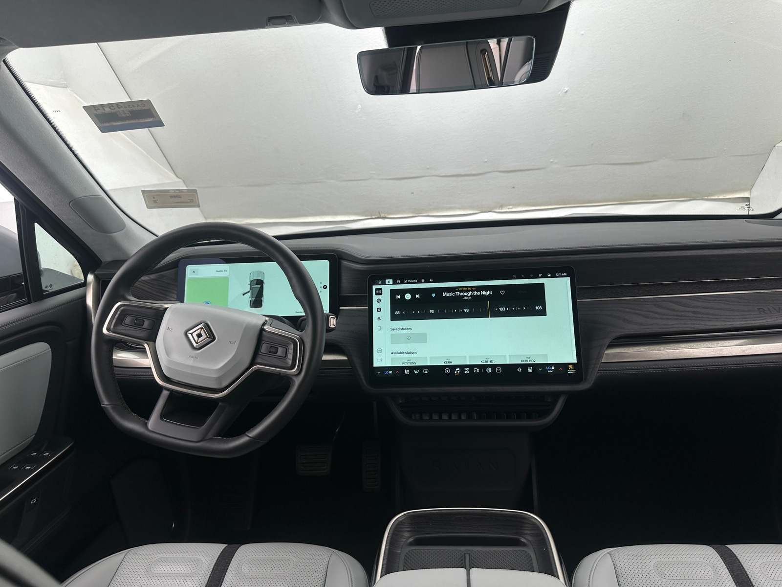 Thumbnail: 2025 Rivian R1S - 4