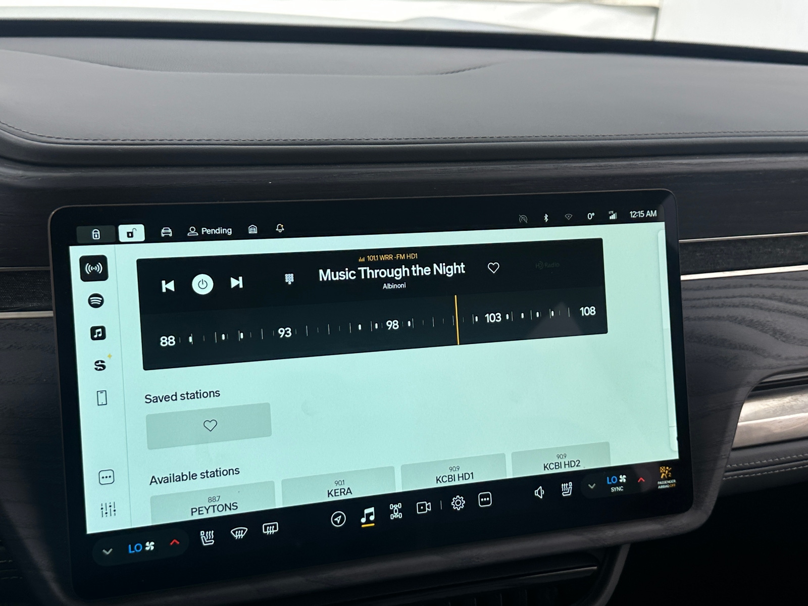 Thumbnail: 2025 Rivian R1S - 3