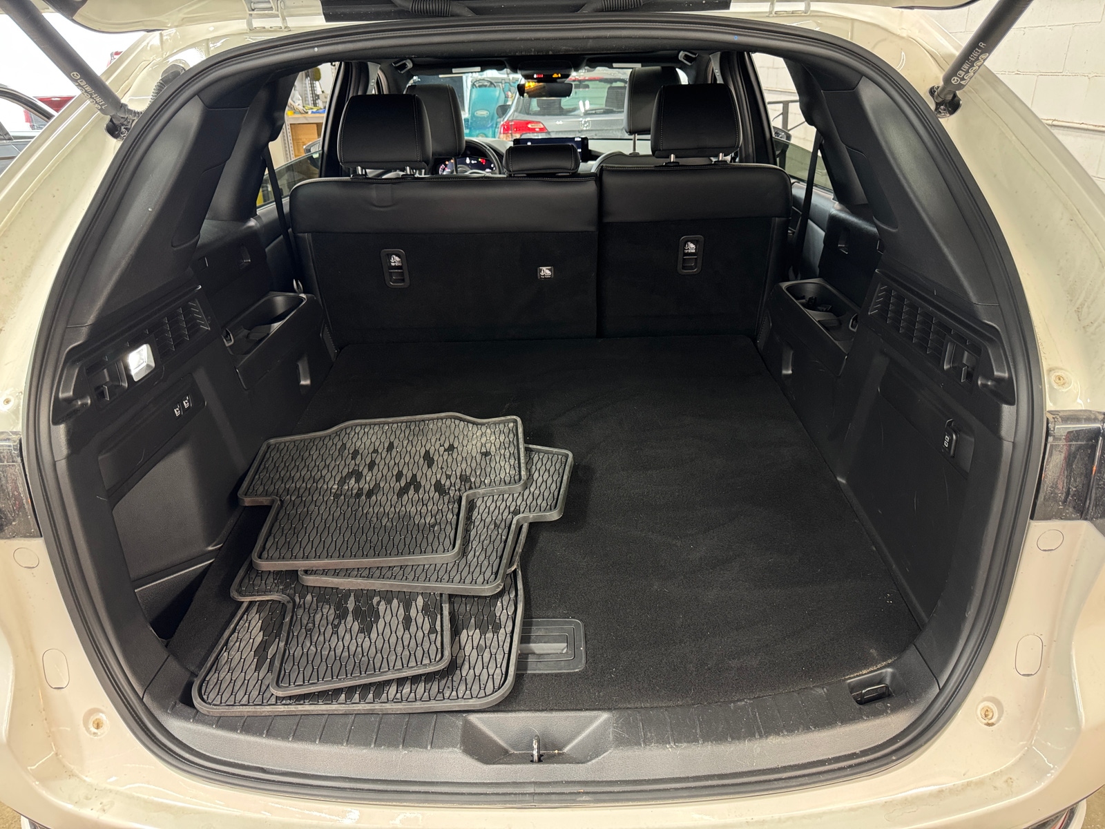 Thumbnail: 2025 Mazda CX-70 - 6